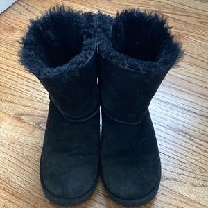 Ugg Bailey Bow II Shearling Black Boot, big girls size 4